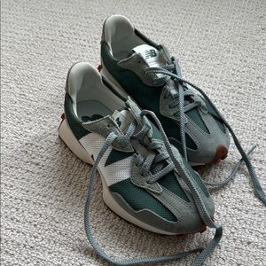 New Balance 327 Sneakers